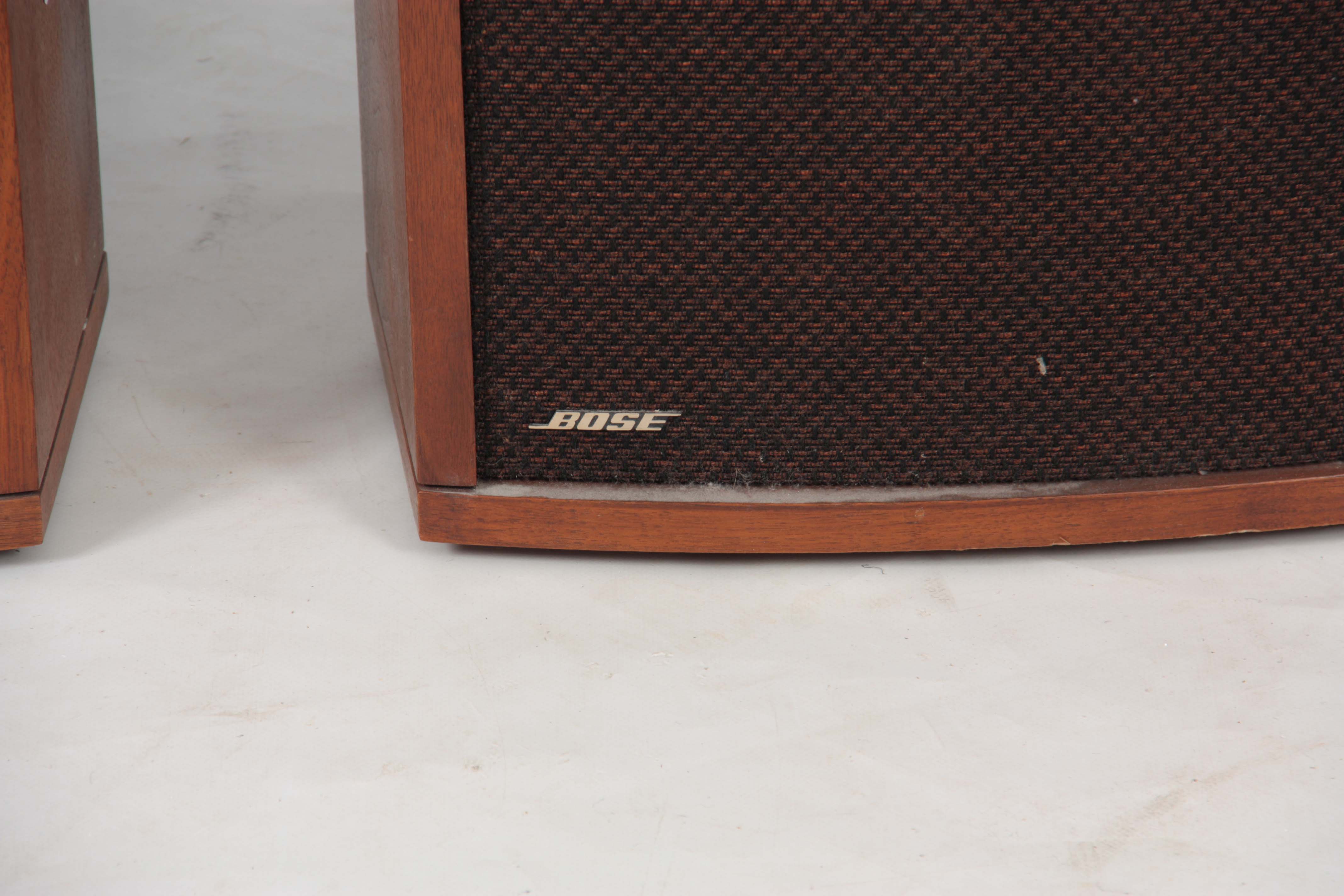 A PAIR OF BOSE 901 SERIES IV VINTAGE SPEAKERS AND EQUALIZER - Image 5 of 8