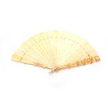 A FINE 19TH CENTURY EUROPEAN CARVED IVORY FAN possibly French Dieppe - carved in great detail with a