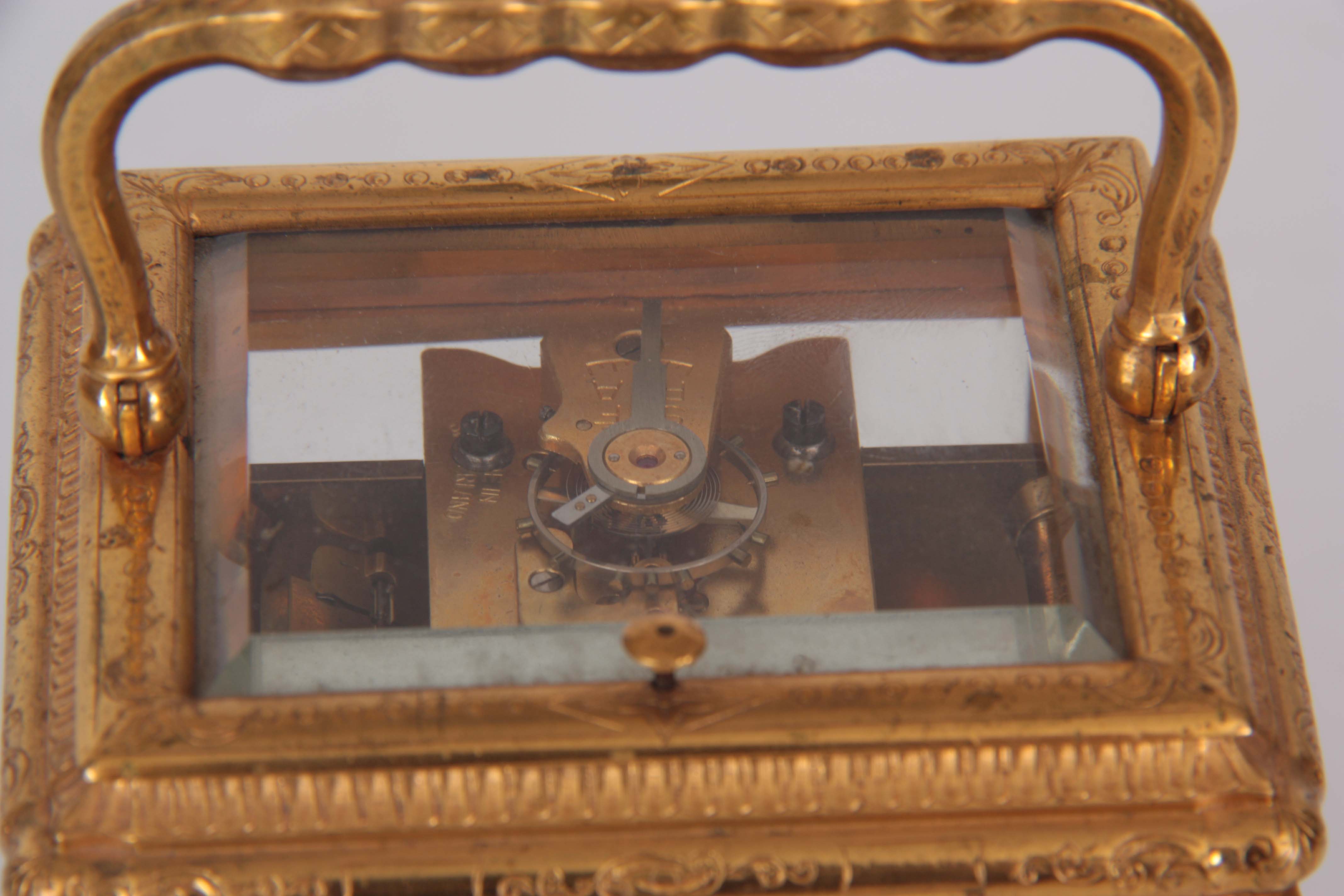 A 19TH CENTURY FRENCH GILT BRASS ENGRAVED GORGE CASE CARRIAGE CLOCK REPEATER with folding handle and - Image 3 of 7