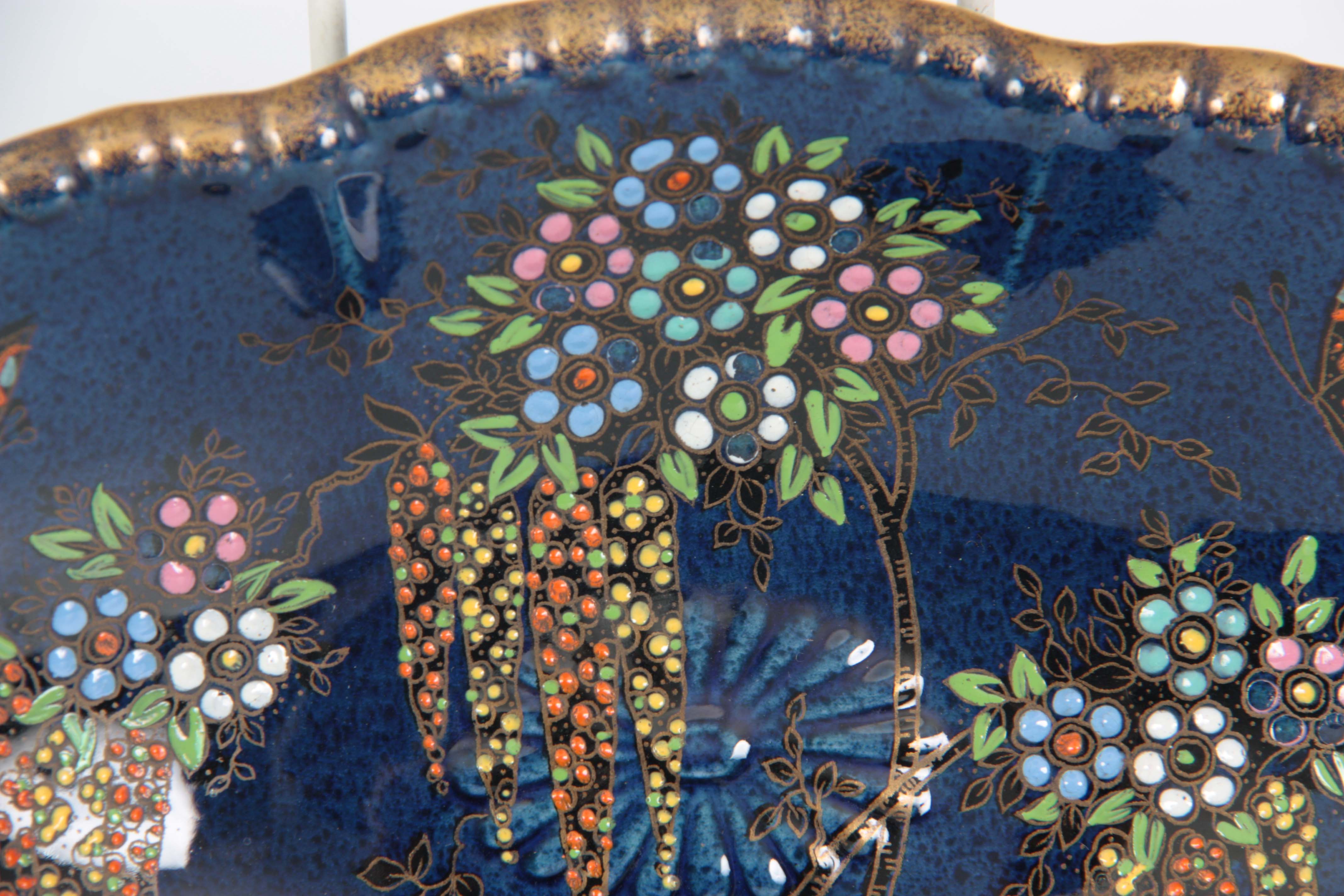 A CROWN DEVON FIELDINGS SHAPED OVAL SHALLOW DISH decorated colourful enamelled flower sprays on a - Image 3 of 5