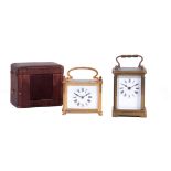 AN EARLY 20TH CENTURY FRENCH GILT BRASS CARRIAGE CLOCK with squat rectangular case enclosing an