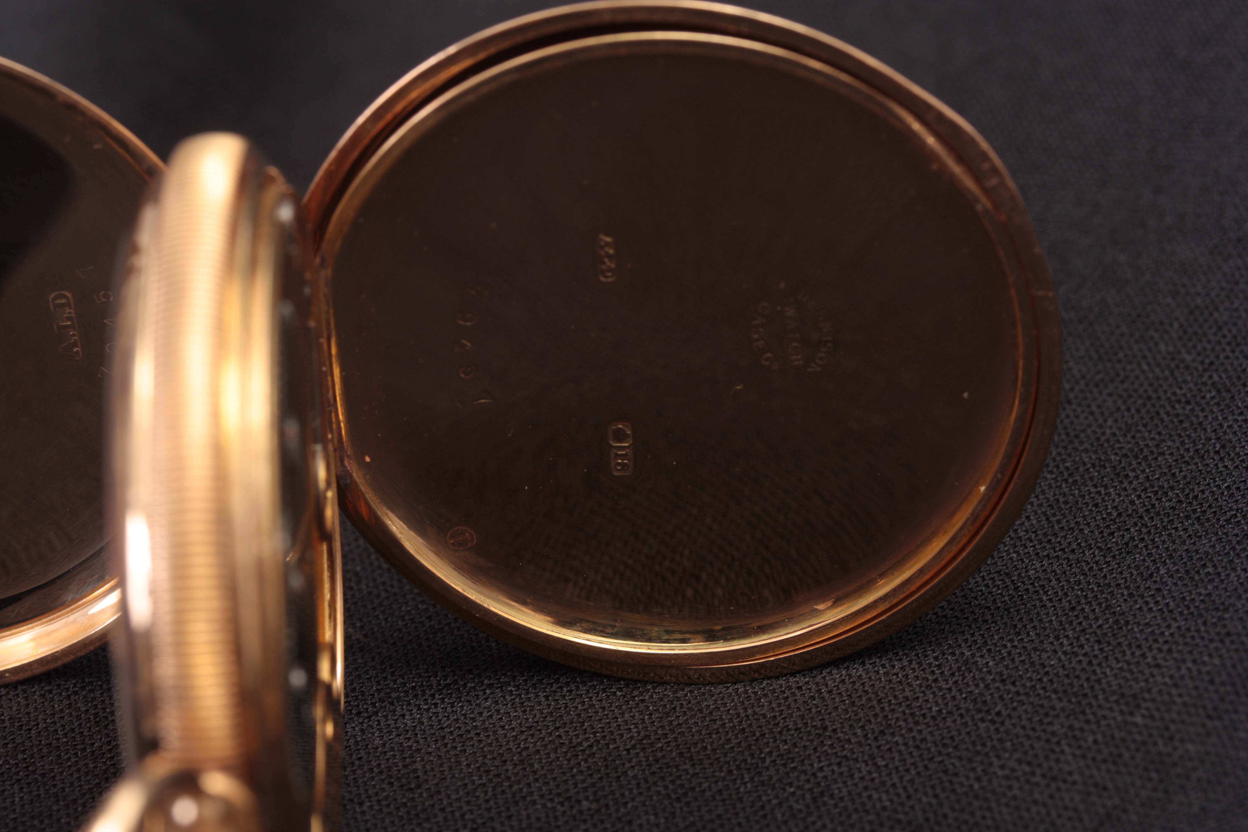 WALTHAM. AN EARLY 20TH CENTURY 18CT GOLD FULL HUNTER POCKET WATCH the engine turned case opening - Image 5 of 14