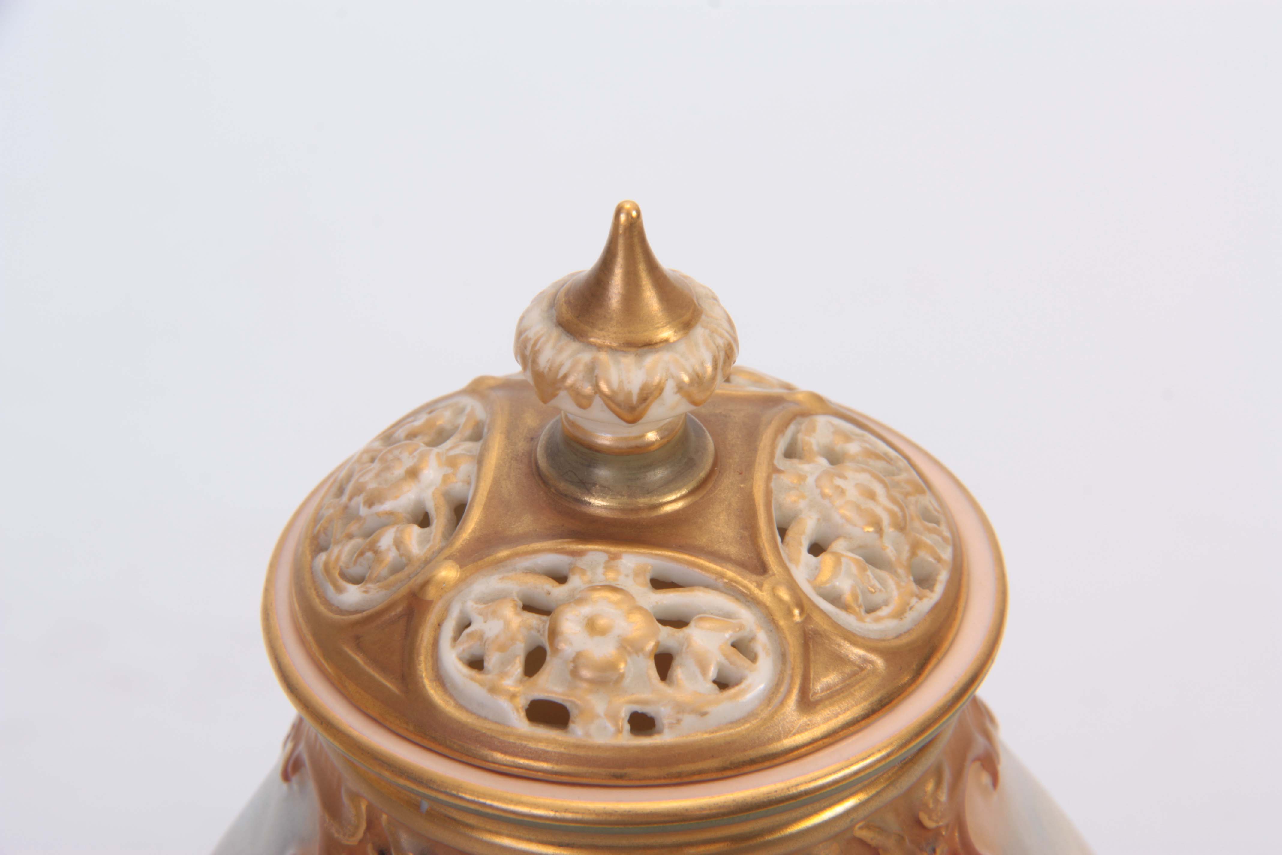 F J BRAY A ROYAL WORCESTER LOBED BULBOUS POTPOURRI JAR AND PIERCED COVER with relief moulded green - Image 4 of 7