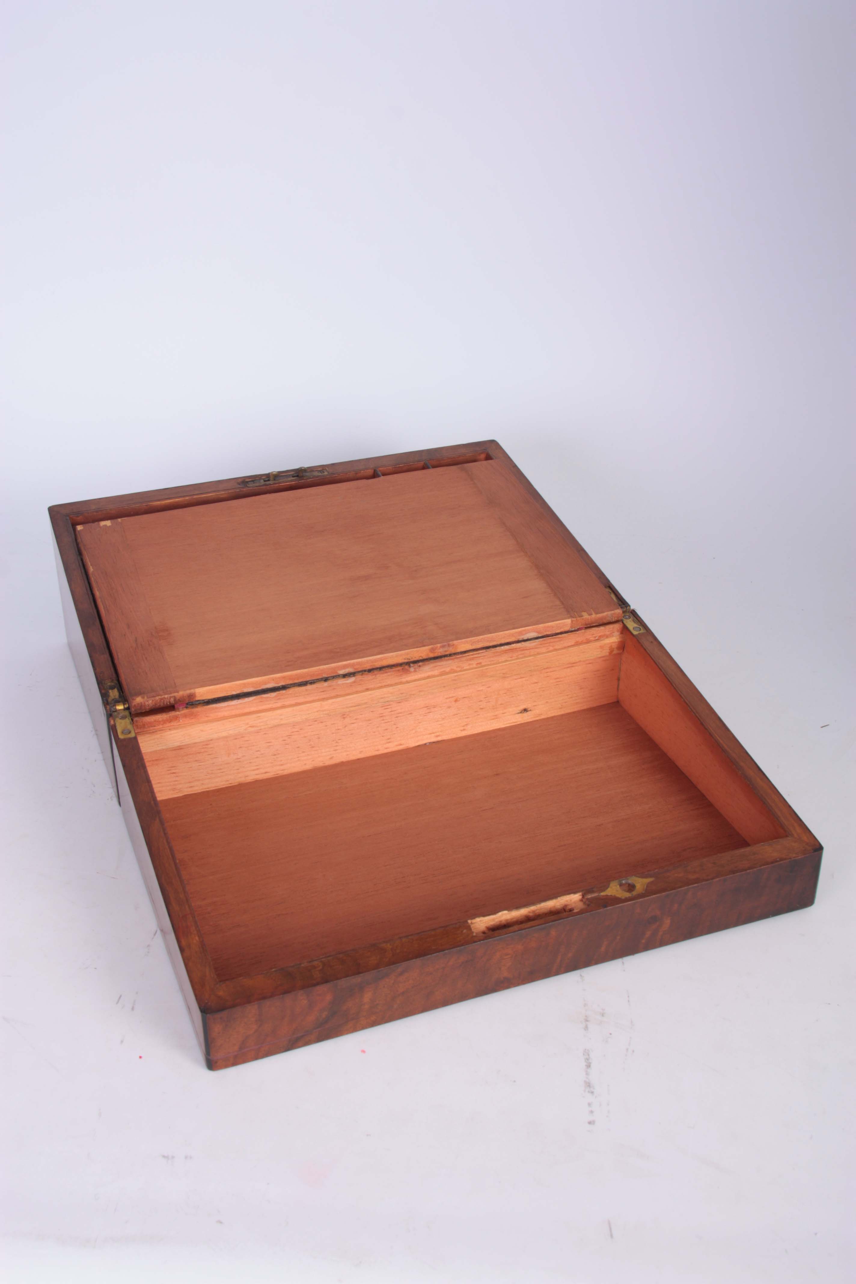 A 19TH CENTURY FIGURED WALNUT WRITING SLOPE with hinged angled fall, fitted ink well and pen - Image 4 of 4