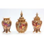 ROBERTS. A ROYAL WORCESTER SMALL OVOID POTPOURRI JAR AND COVER with gilt rim and leaf-moulded