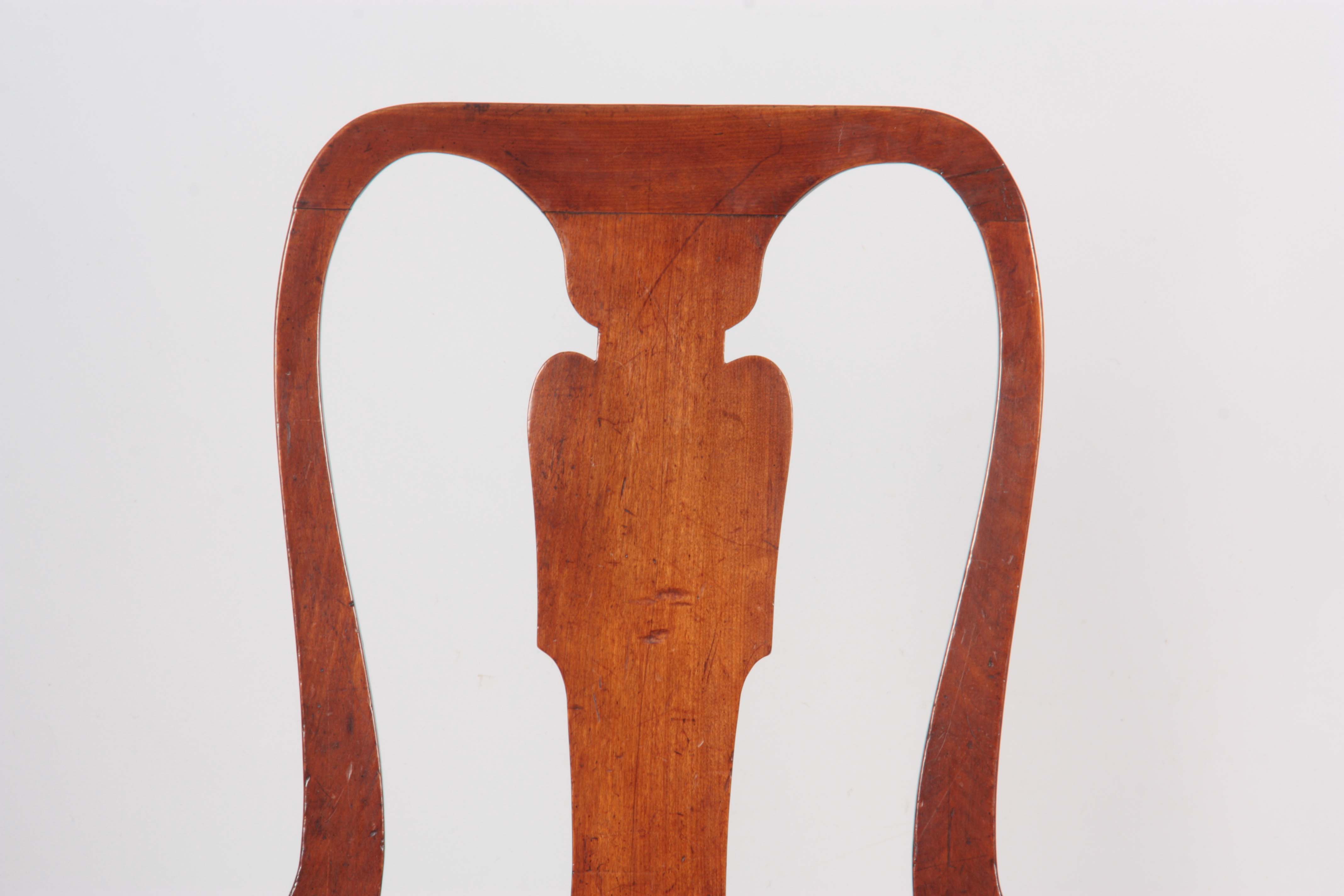 A PAIR OF GEORGE I WALNUT SIDE CHAIRS with shaped backs and vase back splats, drop-in tapestry - Image 3 of 6