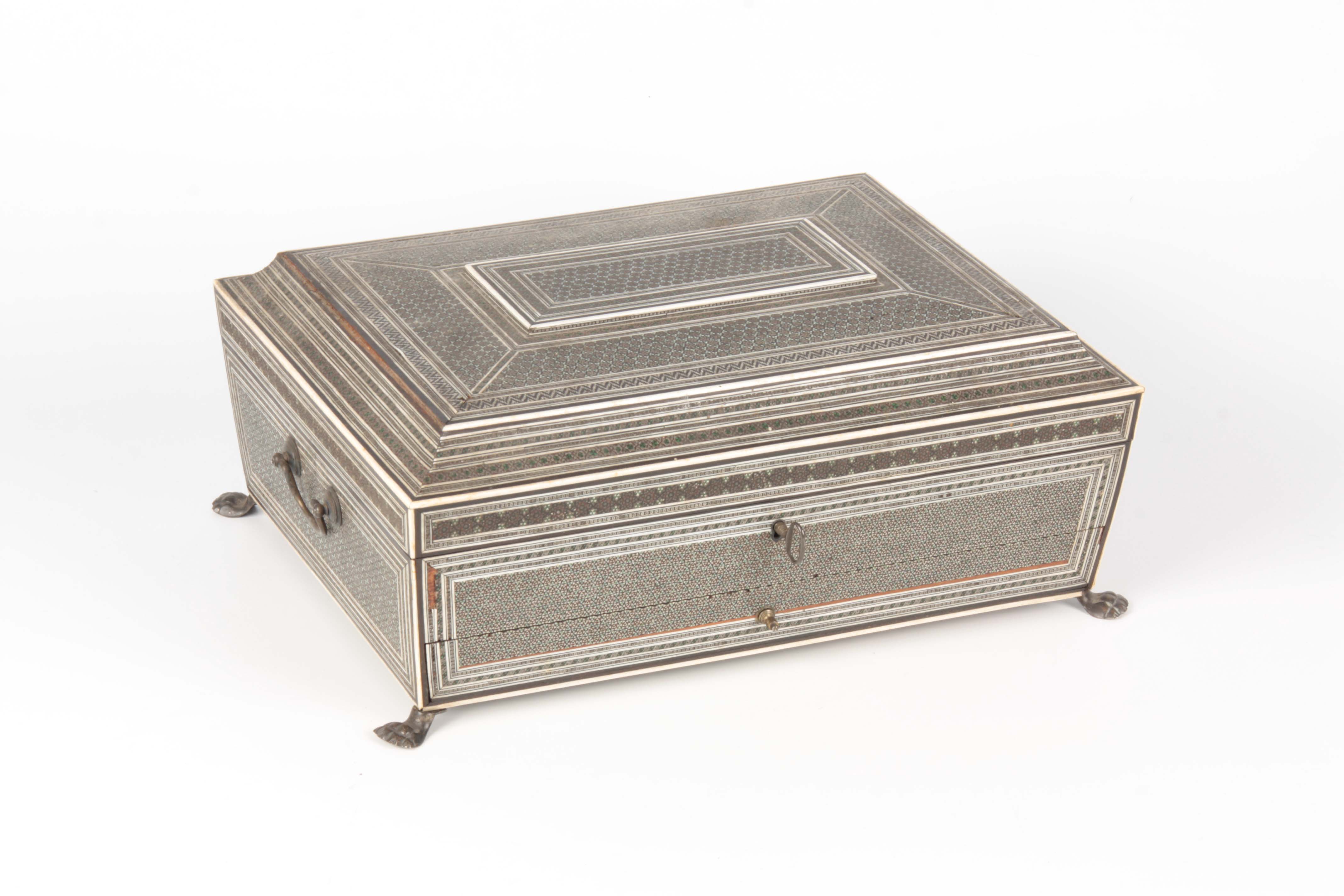 A REGENCY ANGLO-INDIAN SADELI BOMBAY PRESIDENCY WORKBOX of sarcophagus form with ivory and ebony - Image 15 of 18