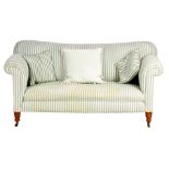 A 19TH CENTURY OAK TWO SEATER CHESTERFIELD SETTEE with horsehair filled upholstered back; raised