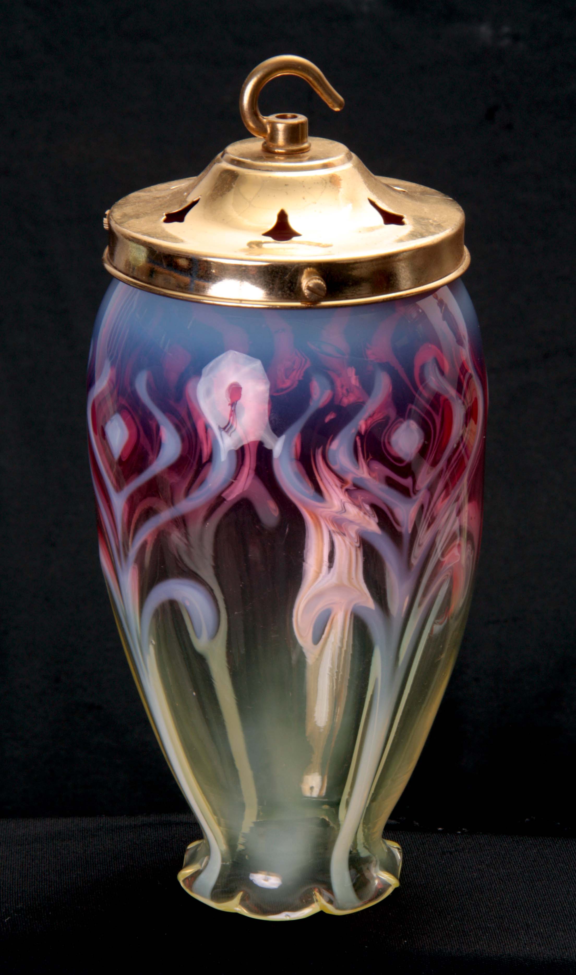 A STYLISH LATE 19TH CENTURY ART NOUVEAU VASELINE, CRANBERRY AND OPAQUE GLASS HANGING SHADE of