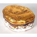 A GOOD LATE 18TH CENTURY BATTERSEA/SOUTH STAFFORDSHIRE ENAMEL PATCH BOX WITH GOLD METAL HINGED LID