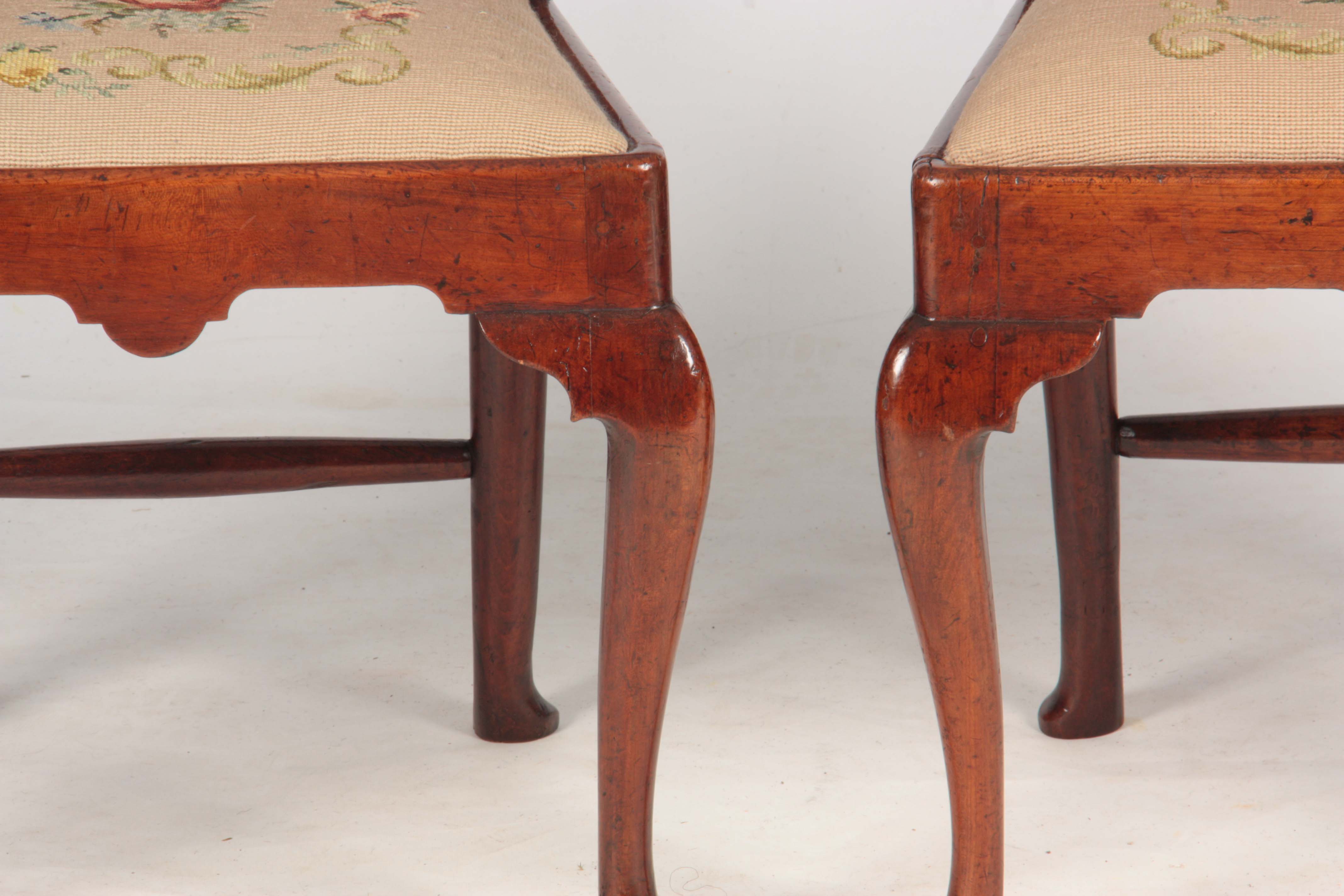 A PAIR OF GEORGE I WALNUT SIDE CHAIRS with shaped backs and vase back splats, drop-in tapestry - Image 2 of 6