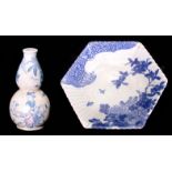 AN ORIENTAL BLUE AND WHITE IMARI HEXAGONAL FLUTED DISH with floral and flying bee centre 32.5cm