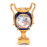 AN 18TH CENTURY FRENCH ORMOLU MOUNTED SEVRES PORCELAIN URN decorated romantic scenes to the body