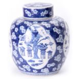 A LARGE 18TH/19TH CENTURY CHINESE BLUE AND WHITE GINGER JAR AND COVER painted with cloud-shaped