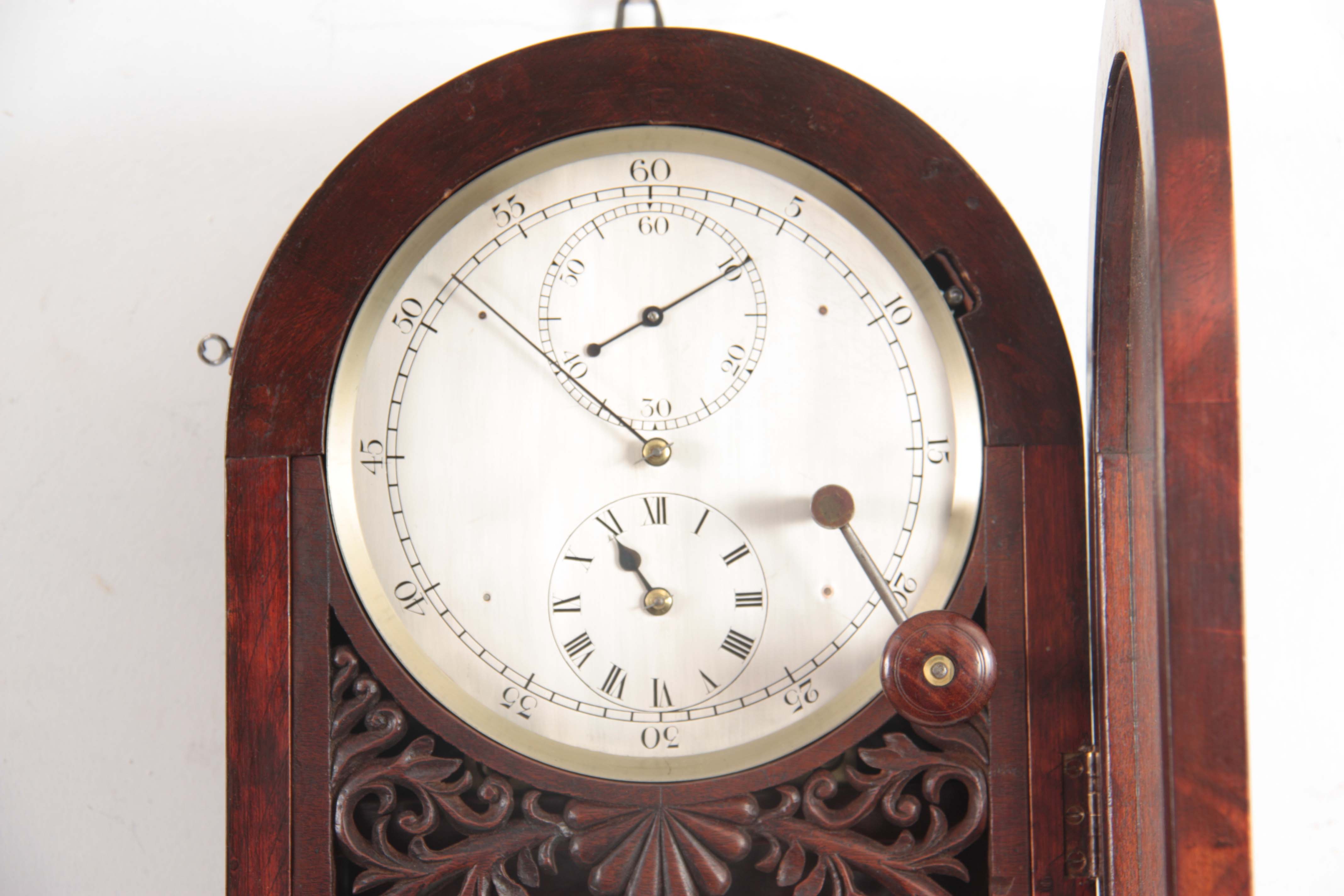 A GOOD QUALITY MID 20TH CENTURY FIGURED MAHOGANY REGENCY STYLE REGULATOR WALL CLOCK the arched top - Image 2 of 8