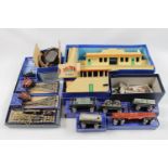 Hornby Dublo 3 Track inc. Track, Boxed D1 Through Station, D1 Signal Cabin etc