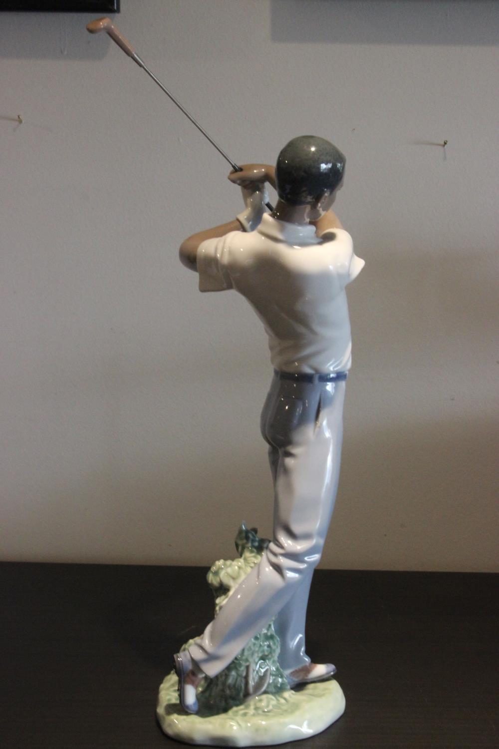 Lladro Black Legacy Collection ' The Perfect Swing' No 6845 issued in 2002, Sculpted by Regino - Image 4 of 7