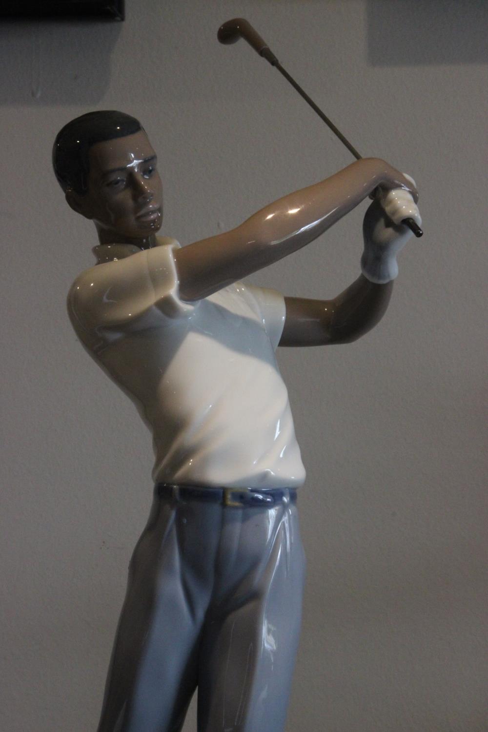 Lladro Black Legacy Collection ' The Perfect Swing' No 6845 issued in 2002, Sculpted by Regino - Image 2 of 7
