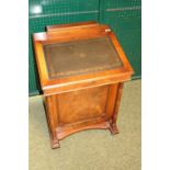 Good Quality 20thC Davenport with inlaid Leather and turned supports