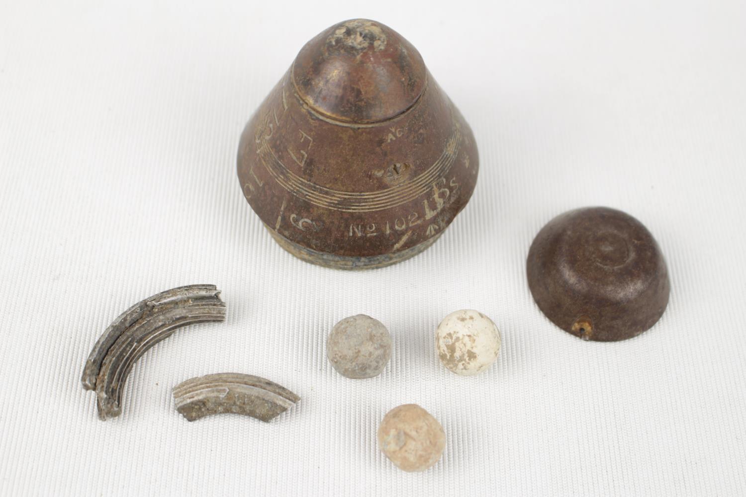 WW1 Christmas 1914 Brass Tobacco Tin, Brass WW1 Shell Cap No.102 and assorted Shrapnel - Image 2 of 3