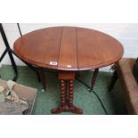 Late victorian Mahogany drop leaf Sutherland table on bobbin turned supports