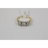 18ct Gold Ladies Diamond Claw set 3 Stone Ring Diamond Ring 0.50ct I/J Si Estimated. 3g total