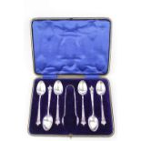 Cased Set of 6 Silver Teaspoons and Sugar tongs in a fitted case Sheffield 1909, 90g total weight