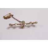 Good quality Edwardian Yellow Gold Diamond Set Bar brooch of clover form comprising of 3 x 0.20ct