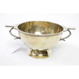 Sebastian Garrard, Fine Edwardian Silver Gilt two handled bowl of planished finish, sytlised ring