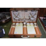 Large Retro Brexton Picnic Set in tan case