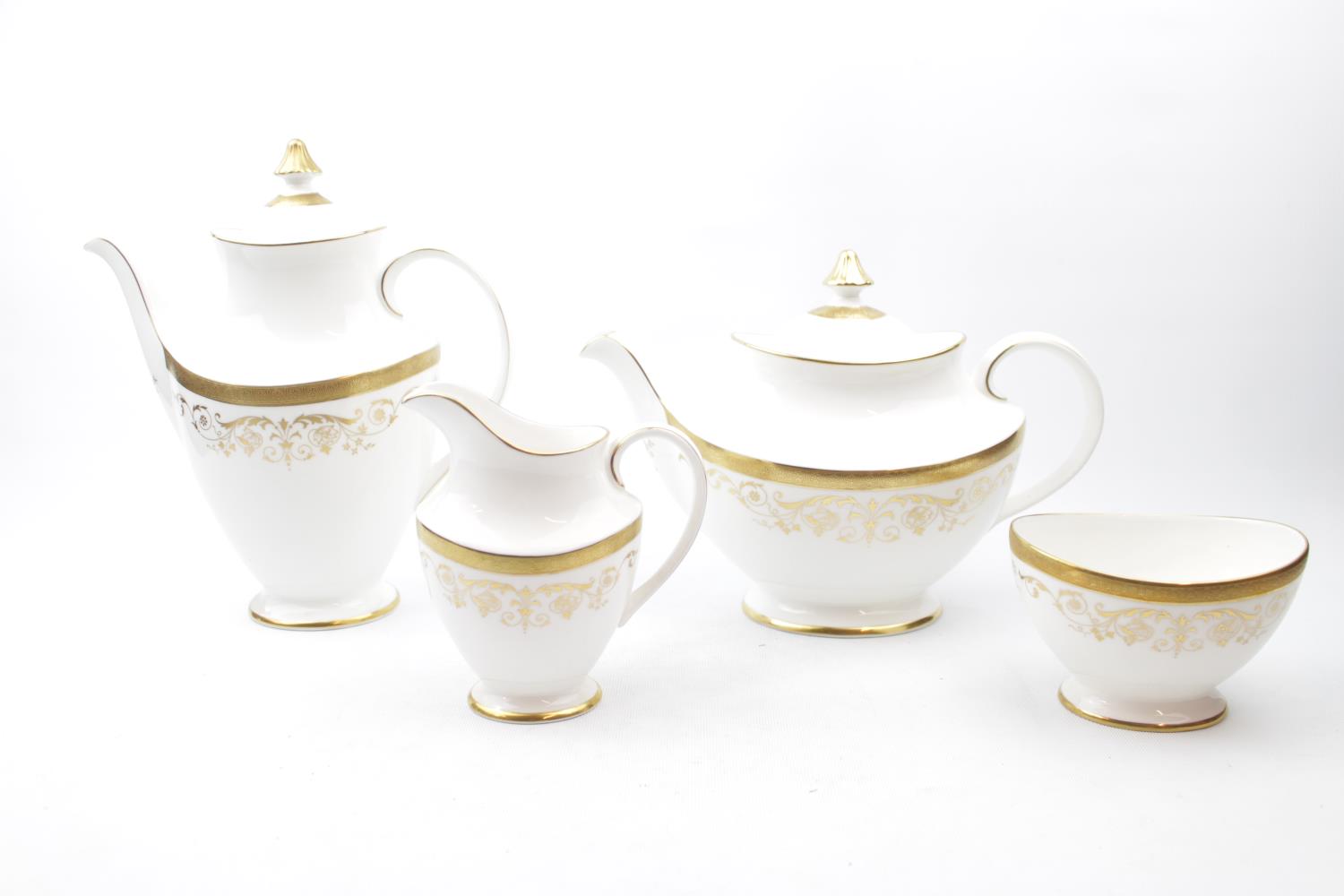 Extensive Royal Doulton 'Belmont' Pattern H4991 comprising of Tureen, Sauce boats, dinner plates,