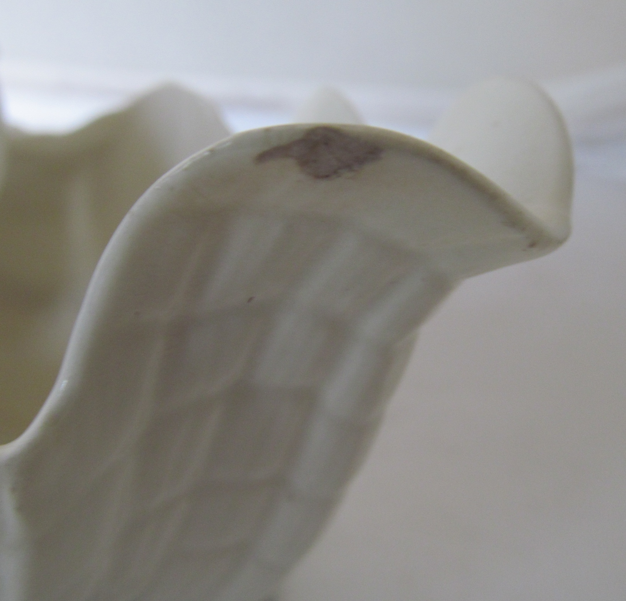 A Minton style shell vase - Image 2 of 2