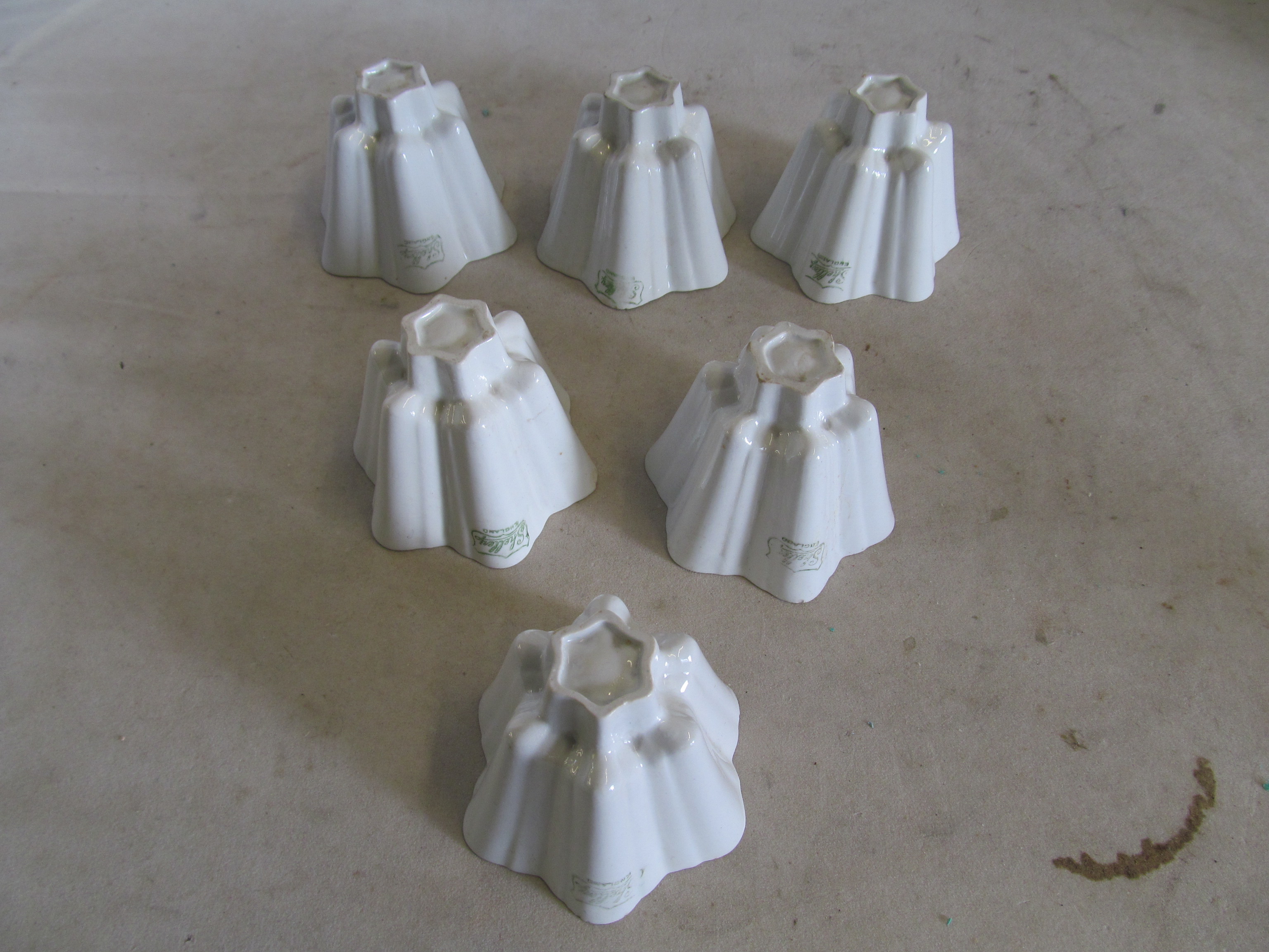 A pewter jelly mould box and six white Shelley moulds - Image 3 of 5
