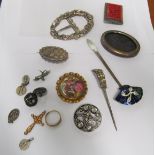 Silver buckle brooch, pair of oriental buttons, hair ornament etc