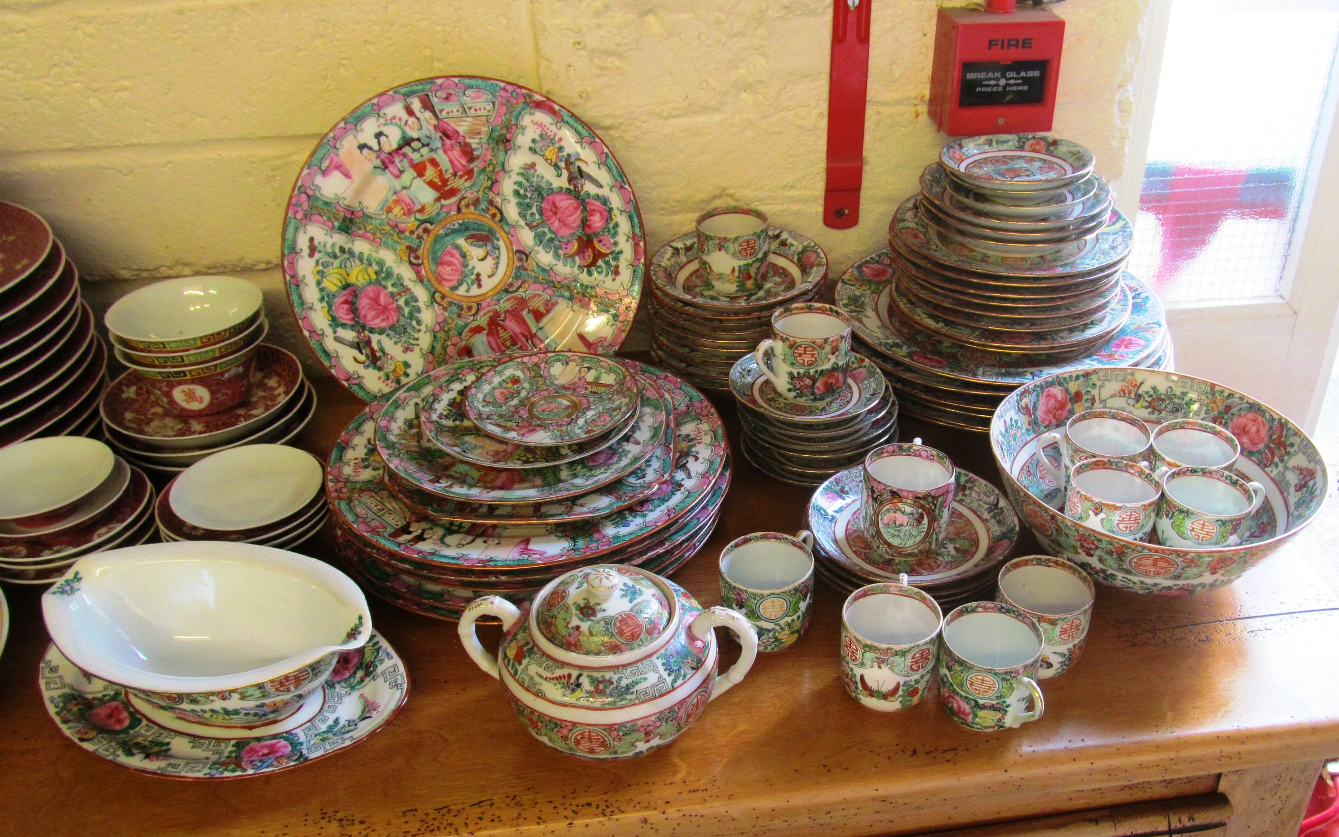 A large selection of Cantonese and other oriental dinner and teaware - Image 4 of 4