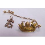 A 9ct gold crown and letter 'E'