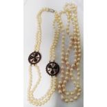 A pearl necklace and pearl necklace with spacers