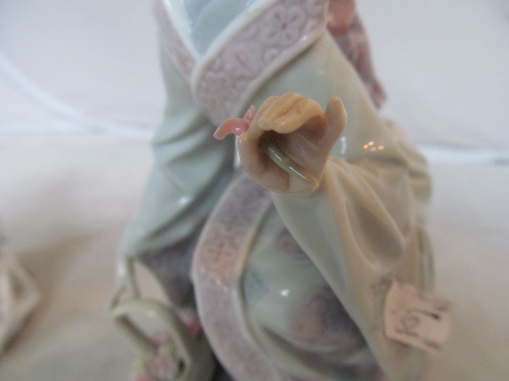 Two Lladro figures Japanese ladies (both a/f) - Image 3 of 8
