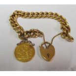 An 18ct gold chain link bracelet with sovereign