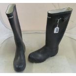 A pair of navy Barbour wellington boots size 9
