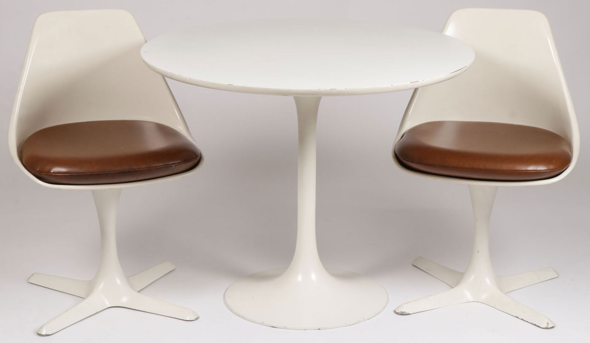 A TULIP TABLE & PROPELLER CHAIRS