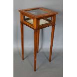 An Edwardian Mahogany Satinwood Crossbanded Bijouterie with a glazed hinged top enclosing a velvet