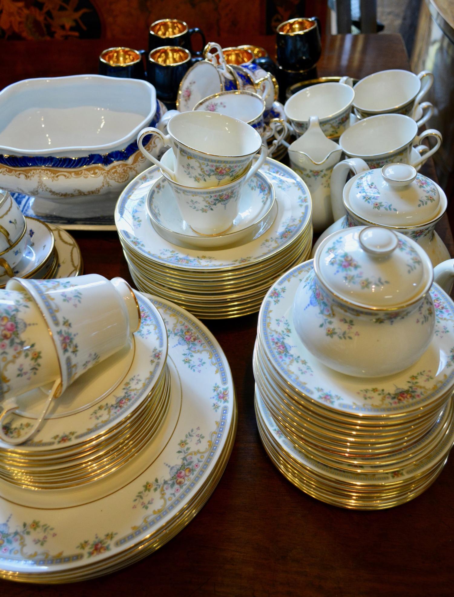 A Royal Doulton Juliet Pattern Tea and Dinner Service, together with various other teaware and a