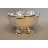 A George V Silver Rose Bowl with Pedestal Base, Sheffield 1911, 15cm diameter, 8oz