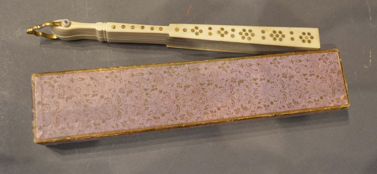 An 18th Century Ivory Fan, the gauze leaf with gold sequins with gilded sticks and guards, 19cm long - Image 3 of 3