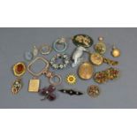 A Small Collection of Costume Jewellery, to include lockets, brooches and other items