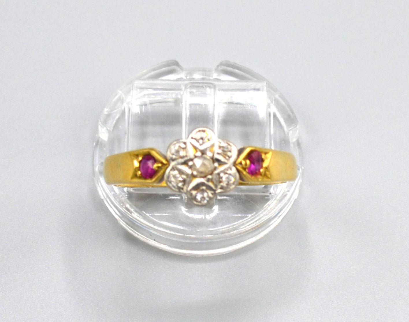 A 18ct Yellow Gold Diamond Cluster Ring set with seven diamonds within a cluster and with ruby - Image 2 of 2