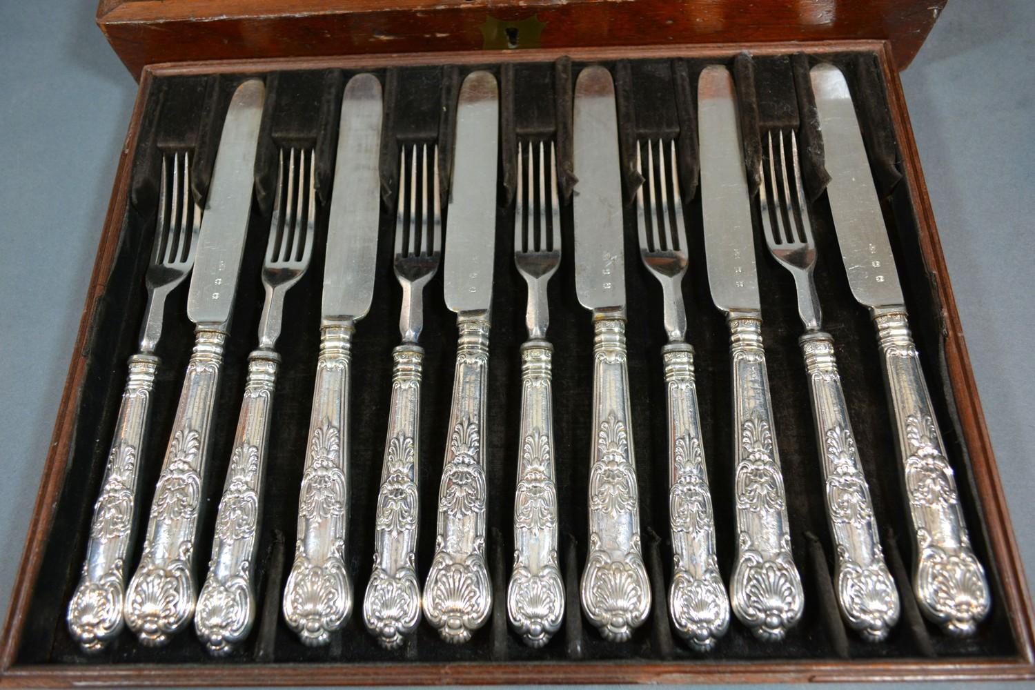 A Cased Set of Twelve Silver Handled Dessert Knives and Forks with Silver Kings Pattern Handles - Image 2 of 2