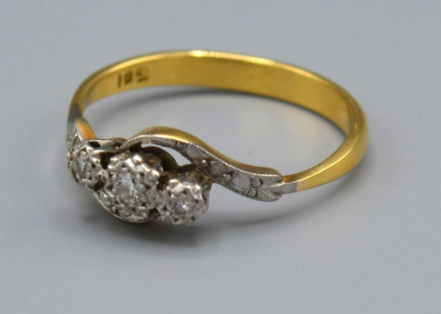 A 18ct Yellow Gold Diamond ring set with three diamonds within a crossover setting, Size R, 3.3