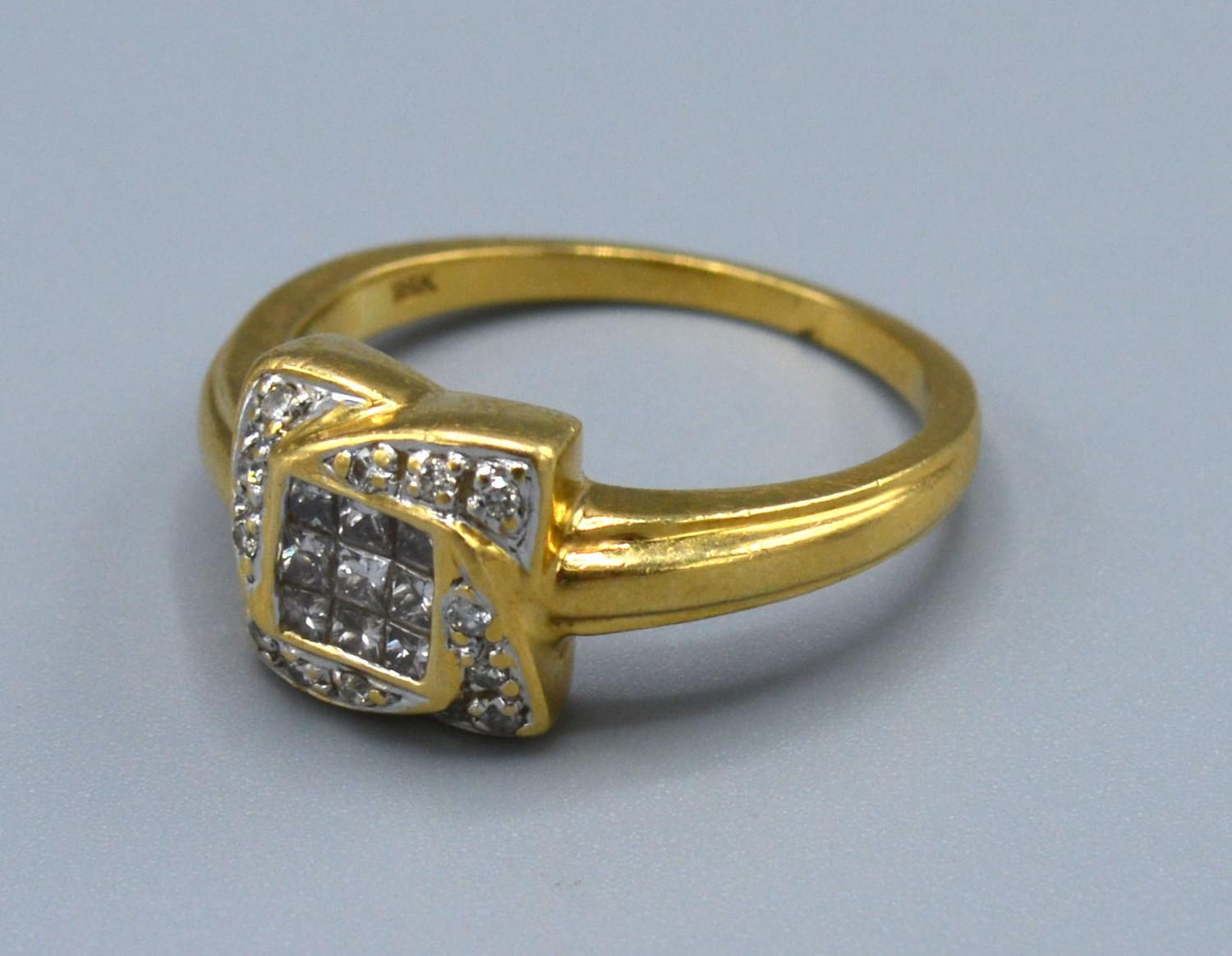 A 18ct Yellow Gold Diamond Cluster Ring set with many diamonds in a square setting, Size N, 4.6